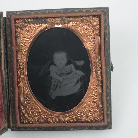 Tintype Photo Baby Sitting in Chair Fabric Covered Union Case Gold Frame Antique - Picture 1 of 15